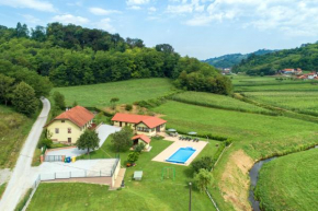 Ruralna kuca 'Villa Zagorka' za odmor sa bazenom i bočalištem